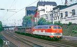 Der Austausch der in Hagen-Eckesey stationierten Citybahnloks erfolgte mit dem Ne 62064 nach Köln, der hier aus Wuppertal-Oberbarmen ausfährt. (25.06.1985) <i>Foto: Wolfgang Bügel</i>