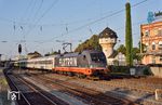 Hector Rail AB 242.517 "Fitzgerald", in Diensten von FlixTrain (182 517), vor LOC 1818 (Stuttgart Hbf - Berlin-Lichtenberg) in Weinheim (Bergstr).  (20.08.2018) <i>Foto: Zeno Pillmann</i>