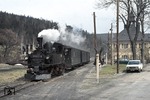 99 1582-8 verlässt den Haltepunkt Schlössel an der Schmalspurbahn Wolkenstein - Jöhstadt. (04.05.1980) <i>Foto: Peter Schiffer</i>