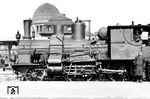 Die bayr. B X war eine nur in 14 Exemplaren zwischen 1889 und 1891 gebaute Schnellzuglok der Königlich Bayerischen Staatsbahn. Sie besaßen einen Innenrahmen, die Zylinder lagen hinter der Laufachse, und die Dampfeinströmrohre verliefen vor dem Kessel. Zwölf Maschinen wurden mit Verbundtriebwerk geliefert, zwei mit einfachen Zwillingstriebwerken, die aber 1896 ebenfalls auf Verbundwirkung umgebaut wurden. Alle Fahrzeuge wurden von der Deutschen Reichsbahn übernommen und zwischen 1922 und 1924 ausgemustert. Nach dem vorläufigen Umzeichnungsplan von 1923 waren für die noch vorhandenen B X die Betriebsnummern 34 7501 bis 7513 vorgesehen, im endgültigen Umzeichnungsplan waren die Fahrzeuge nicht mehr enthalten. Die Fahrzeuge waren mit Schlepptendern der Bauart bay 3 T 12 gekuppelt. Lok 920 "Metz" war die erste Lok der Baureihe, das Bild entstand in München Hbf. (1909) <i>Foto: Rudolf Kallmünzer</i>