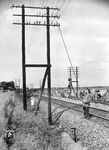 Herstellen einer Fernsprechverbindung zum Schutz einer Rotte auf der freien Strecke bei Berlin-Lichterfelde Süd. (1935) <i>Foto: RVM</i>