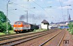 Nach der Überholung durch den D 719 (vgl. Bild-Nr. 55934) fährt 218 145 mit dem Ne 62064 am Abzweig Rehsiepen weiter in Richtung Wuppertal. Das Stellwerk verschwand im Mai 1995. (08.07.1985) <i>Foto: Joachim Bügel</i>