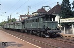 145 181 auf der Wiesentalbahn (Basel - Zell/Wiesental) im Haltepunkt Lörrach-Stetten. (04.07.1976) <i>Foto: Peter Schiffer</i>