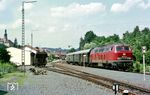 Der leicht übermotorisierte N 6678 nach Bayreuth trifft mit der Regensburger 218 201 in Trebgast ein. (17.07.1985) <i>Foto: Wolfgang Bügel</i>
