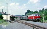 V 160 003 mit Sonderzug D 18600 nach Nürnberg auf dem damals noch dampffreien Abschnitt zwischen Neuenmarkt-Wirsberg und Bayreuth. (17.07.1985) <i>Foto: Wolfgang Bügel</i>