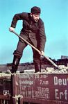 Arbeitseinsatz des RAD bei der Deutschen Reichsbahn an der Westfront in Belgien oder Frankreich.  (1940) <i>Foto: RVM-Filmstelle Berlin</i>