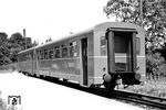 Zwei moderne Reisezugagen (Nr. 118 und 120) der Deutschen Eisenbahn-Betriebsgesellschaft AG (DEBG), die für den Einsatz auf der Nebenbahn Wiesloch – Meckesheim/Waldangelloch vorgesehen waren, aufgenommen in Wiesloch-Walldorf. (24.06.1962) <i>Foto: Helmut Röth</i>