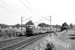 E 10 165 (Bw Frankfurt/M-1) mit D 703 (Oberstdorf - Dortmund) bei Gondelsheim zwischen Bretten und Bruchsal. (24.06.1962) <i>Foto: Helmut Röth</i>