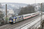 Die "Europa-Lok" 101 101 vor IC 2025 (HH-Altona - Frankfurt/Main) auf der Wupperbrücke in Wuppertal-Sonnborn. (03.12.2010) <i>Foto: Joachim Bügel</i>