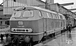 V 160 096 kam am 14.09.1966 fabrikneu zum Bw Ulm und leistet einer unbekannten E 44 an einem regnerischen Maitag Vorspann in Stuttgart Hbf.  (26.05.1967) <i>Foto: Burkhard Wollny</i>