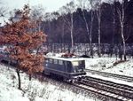 E 10 140 (Bw Frankfurt/M-1) unterwegs von Frankfurt nach Darmstadt zwischen Louisa und Neu-Isenburg. (12.1959) <i>Foto: Reinhold Palm</i>