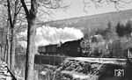 58 1758 erreicht mit ihrem Nahgüterzug aus Schwarzenberg/Erzgeb. das Örtchen Breitenbrunn. (02.1976) <i>Foto: Burkhard Wollny</i>