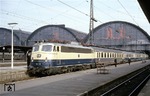 E 10 1311 vor TEE 22 "Rheinpfeil" nach München im Frankfurter Hauptbahnhof. (16.02.1966) <i>Foto: Steve Zabel</i>