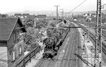 50 2898 vom Bw Treysa mit einem Güterzug in Bebra. (25.05.1964) <i>Foto: Helmut Röth</i>