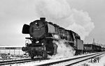 44 1376 mit einem Güterzug nach Rottweil bei Böblingen-Hulb. (13.01.1968) <i>Foto: Burkhard Wollny</i>
