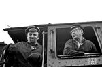 Das freundliche Rottweiler Personal der 44 332, Heizer Spindler (links) und Lokführer Emminger, das die Mitfahrt von Böblingen nach Rottweil ermöglichte.  (10.05.1969) <i>Foto: Burkhard Wollny</i>