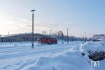 218 497 fährt durch beachtliche Schneemassen in Kempten hbf. (04.02.2019) <i>Foto: Joachim Schmidt</i>