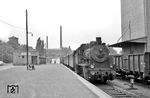 Helmut Röth erwischte auch noch einen Dampfzug auf der Söhrebahn. Lok 3 (Henschel, Baujahr 1937) wartet im Endbahnhof Kassel-Bettenhausen auf Fahrgäste. (26.05.1964) <i>Foto: Helmut Röth</i>
