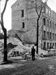 Nach dem Einmarsch der Roten Armee am 25. April 1945 in Potsdam lag die einstige, Produktionsstätte von Orenstein & Koppel danieder. Neben den Produktionshallen war auch das einstige Verwaltungsgebäude (Foto) nicht vom Bombenhagel verschont geblieben.  (1945) <i>Foto: Slg. Eisenbahnstiftung</i>