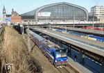Ab und an ist auch der Flixtrain zwischen Hamburg und Köln für eine besondere Bespannung gut, so wie hier mit der 193 492 von SBB-Cargo vor FLX 1805 in Hamburg Hbf. (17.02.2019) <i>Foto: Benno Wiesmüller</i>