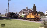 Lok 15 der Bahnen der Stadt Monheim (BSM) an der Rheinpromenade im gleichnamigen Ort. (30.08.1979) <i>Foto: Peter Schiffer</i>