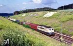 151 111 (Bw Nürnberg 2) mit einem Durchgangs-Güterzug (Dg) im Pöllinger Einschnitt auf dem Weg nach Nürnberg. (19.07.1985) <i>Foto: Wolfgang Bügel</i>