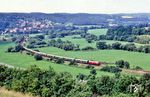 In Bayreuth hatte V 160 003 den Sonderzug D 18603 von 50 622 aus Nürnberg übernommen und fährt hier bei Trebgast ihrem Ziel in Neuenmarkt-Wirsberg entgegen. (24.07.1985) <i>Foto: Joachim Bügel</i>