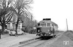 VT 2 (LHW, Baujahr 1925) im Haltepunkt (Arnis-)Grödersby, auf dem Streckenast von Kappeln nach Schleswig Altstadt. Die letzten planmäßigen Triebwagen der Kreisbahn fuhren auf der ältesten Strecke bis 27. Mai 1972. Als der Güterverkehr zwischen Schaalby und Süderbrarup am 30. Juni 1980 beendet wurde, blieb das Gleis für die Überführungsfahrten nach Kappeln liegen. 1981 wurde der Restgüterverkehr von Süderbrarup nach Kappeln an die Deutsche Bundesbahn übergeben, die ihn bis Ende 2001 durchführte.  (14.04.1965) <i>Foto: Gerd Wolff</i>