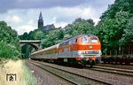 218 142 schiebt den Sonderzug E 25440 durch den Betriebsbahnhof Wuppertal-Rauenthal. (03.08.1985) <i>Foto: Wolfgang Bügel</i>