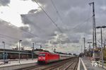 Bei sehr indifferenter Wetterlage erreicht 101 027 mit IC 2028 (Nürnberg - Hamburg-Altona) den Solingen Hauptbahnhof. (08.03.2019) <i>Foto: Joachim Bügel</i>