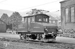 Die regelspurige Rangierlok 16 (AEG, Baujahr 1913) der Iserlohner Kreisbahn im Betriebsbahnhof Altena. Sie war die ehemalige Nr. 4' der Gummersbacher Kleinbahn und kam 1927 nach Iserlohn. (10.09.1960) <i>Foto: Gerhard Moll</i>