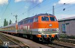 218 145 mit Sonderzug N 25475 im Bahnhof Anrath zwischen Krefeld und Viersen. (10.08.1985) <i>Foto: Wolfgang Bügel</i>