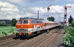 218 145 schiebt den Citybahn-Sonderzug N 25466 aus dem Bahnhof Anrath. (11.08.1985) <i>Foto: Wolfgang Bügel</i>