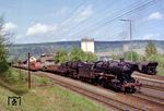Der "Lü-Dg" 56391 mit 050 731 und 051 795 wartet in Weikersheim eine Zugkreuzung ab. (05.1975) <i>Foto: Karsten Risch</i>