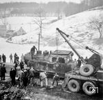 Bergung der Lok 20 nach einer Entgleisung bei Grünewiese. (22.12.1950) <i>Foto: Slg. Gerhard Moll</i>