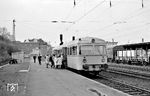 VT 110 (Henschel Crede, Baujahr 1956) als P 3017 nach Naumburg im DB-Bahnhof Kassel-Wilhelmshöhe. Der Halt im DB-Bahnhof durch die KN lag daran, dass deren Züge seit dem 31. Mai 1970 den Kasseler Hauptbahnhof anfuhren. (22.04.1972) <i>Foto: Gerhard Moll</i>