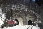 212 308 verlässt mit einem Nahverkehrszug Hagen - Lüdenscheid den 227 m langen Winkhauser Tunnel bei Schalksmühle. (24.02.1983) <i>Foto: Peter Schiffer</i>