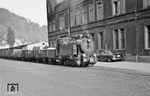 Lok 20 mit einem Güterzug vor dem DB-Bahnhof in Altena. (16.09.1959) <i>Foto: Gerhard Moll</i>
