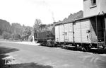 Lok 21 rangiert im Altenaer Stadtteil "Zum Hohle" im Rahmedetal. (08.1959) <i>Foto: Gerhard Moll</i>