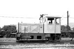 Zur Ablösung der Dampflokomotiven beschaffte die Oberrheinische Eisenbahn-Gesellschaft (OEG) ab 1953 vom Hersteller Gmeinder drei Diesellokomotiven für Meterspur (Betriebsnummern 01 bis 03) und eine Diesellok für Normalspur (Betriebsnummer 04). Die zweiachsigen Lokomotiven entsprachen technisch im Wesentlichen den Köf II der DB, waren aber abweichend aufgebaut. Lok 04 ist hier in Heidelberg unterwegs. (27.06.1964) <i>Foto: Helmut Röth</i>