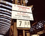 Zugzielanzeiger des F 140 "Sachsenroß" in Frankfurt Hauptbahnhof, der zum Zeitpunkt der Aufnahme übrigens als 601 unterwegs war. Interessant ist auch der Laufweg, der tatsächlich über Hannover (10.10 Uhr) - Dortmund (11.48 Uhr) nach Köln (Ankunft um 13.05 Uhr) führte. (1969) <i>Foto: Reinhold Palm</i>