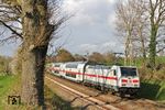 146 552 schiebt IC 2043 von Köln nach Hannover bei Haan-Ellscheid. (13.04.2019) <i>Foto: Joachim Bügel</i>