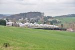52 8195 mit einem Sonderzug von Dresden nach Zittau bei Taubenheim/Spree zwischen Wilthen und Ebersbach/Sachsen. (12.04.2019) <i>Foto: Joachim Schmidt</i>