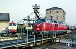 Ebenso interessant wie die Paraden selbst, war die Rückkehr der Lokomotiven ins Bw Nürnberg 1. Hier fährt 221 107 auf die Drehscheibe. (21.09.1985) <i>Foto: Wolfgang Bügel</i>