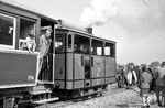 "Großer Bahnhof" für eine kleine Lok: OEG Lok 102 bei ihrer ersten Fahrt nach der Abstellung im Jahr 1955 bei Dossenheim. (11.07.1964) <i>Foto: Helmut Röth</i>
