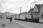 Lok D 03 rangiert in Dossenheim auf der OEG-Bahnstrecke Weinheim – Heidelberg. Sie war eine nach der Eisenbahn-Bau- und Betriebsordnung für Schmalspurbahnen (ESBO) betriebene, meterspurige Eisenbahnstrecke. Ein kleiner dreischieniger Abschnitt zwischen Heidelberg und Schriesheim wurde früher als normalspurige reine Güterstrecke betrieben.  (11.07.1964) <i>Foto: Helmut Röth</i>