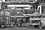 Die erste Maschine der bekannten dieselhydraulischen Rangierdiesellok wurde am 4. August 1964 an das Bw Oberhausen Hbf ausgeliefert. Bis Ende 1974 wurden 388 Exemplare gebaut, die den noch vorhandenen Dampfloks im Rangierdienst das Ende bereiteten. Im Laufe der Zeit wurden die Loks mehrfach umgebaut, u.a. erhielten sie neue Motoren und eine Funkfernsteuerung. Am 1. Weihnachtsfeiertag 1995 wurde 290 001 im Schuppen ihrer Heimatdienststelle Karlsruhe angetroffen. Seit 2012 gehört sie zum Bestand des DB-Museums in Koblenz-Lützel. (25.12.1995) <i>Foto: Jean-Jacques Nsaka </i>