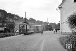 Tw 14 (Uerdingen/SSW, Baujahr 1927) der Ennepetaler Straßenbahn überholt am Kruiner Tunnel in Gevelsberg einen Güterzug mit 91 1763. (1948) <i>Foto: Gerd Wolff</i>