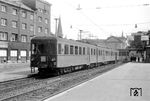 Ein "Schnellzug" nach Köln (ET 32) im Rheinuferbahnhof unmittelbar am Bonner Hauptbahnhof. (1947) <i>Foto: Gerd Wolff</i>