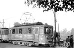 Auch drei Jahre nach Ende des Zweiten Weltkriegs fuhr Tw 3 (Uerdingen, 1914) mit Bw 66 (Schöndorff, 1921) noch im Tarnanstrich auf der Kleinbahn Siegburg- Zündorf herum. (1948) <i>Foto: Gerd Wolff</i>